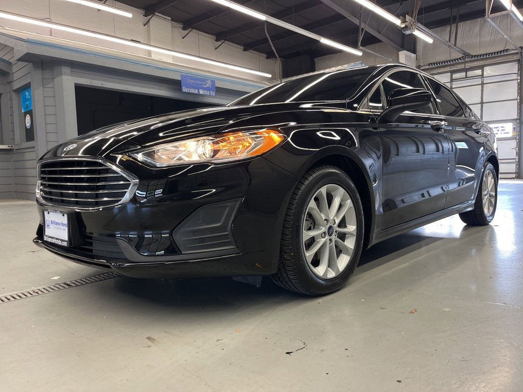 2020 Ford Fusion SE photo 3