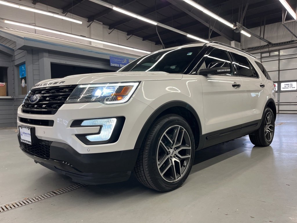 2017 Ford Explorer Sport photo 3