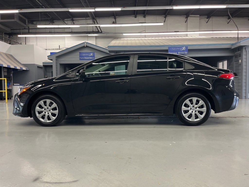 2022 Toyota Corolla LE photo 3