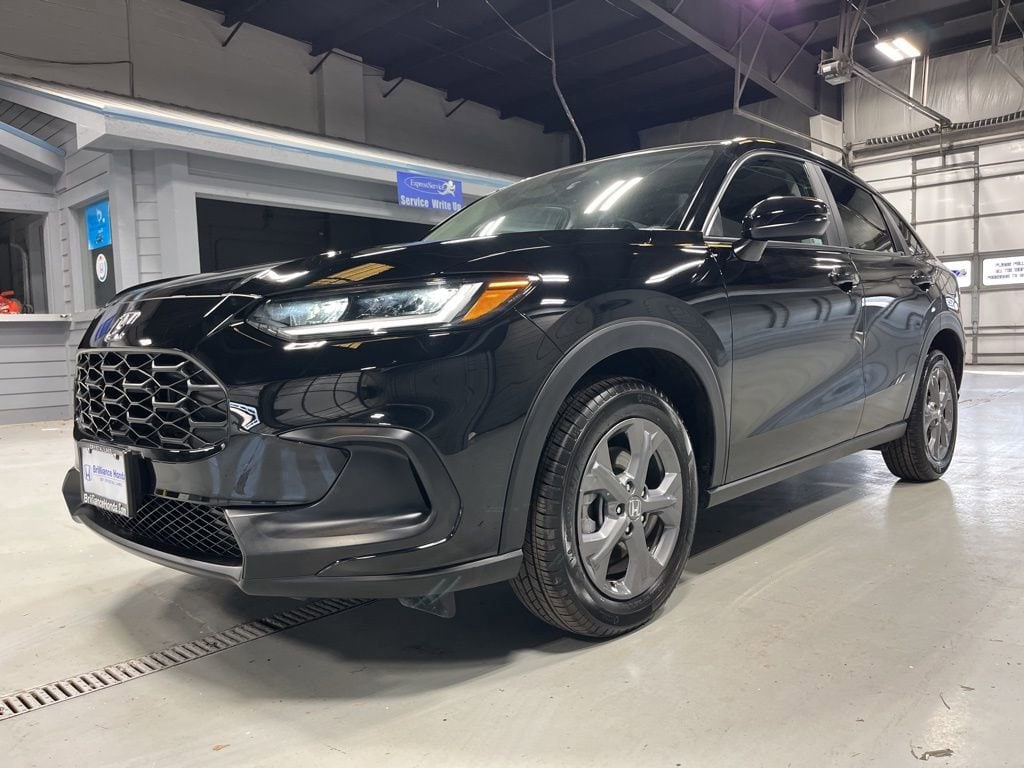 2026 Honda HR-V LX photo 2