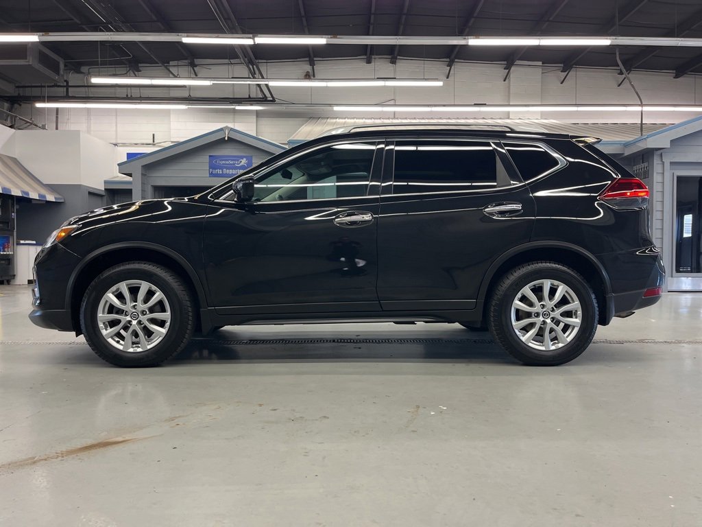 2018 Nissan Rogue SV photo 4