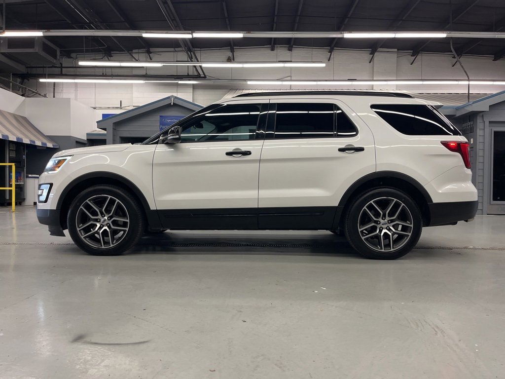 2017 Ford Explorer Sport photo 4