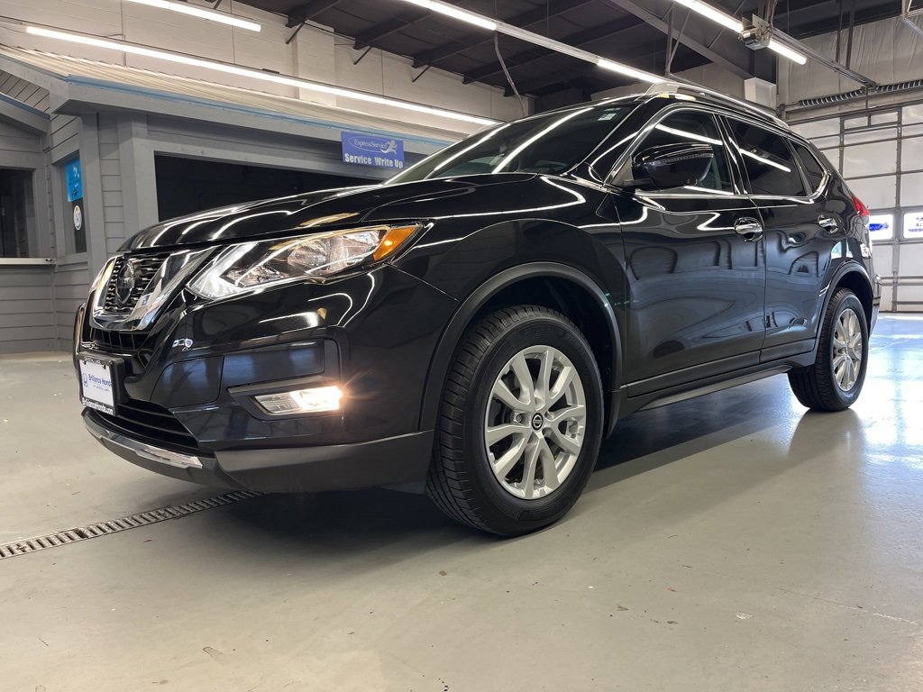 2018 Nissan Rogue SV photo 3