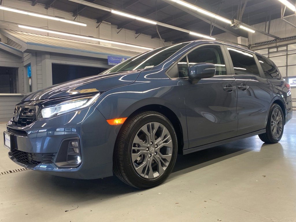 2025 Honda Odyssey Touring photo 3