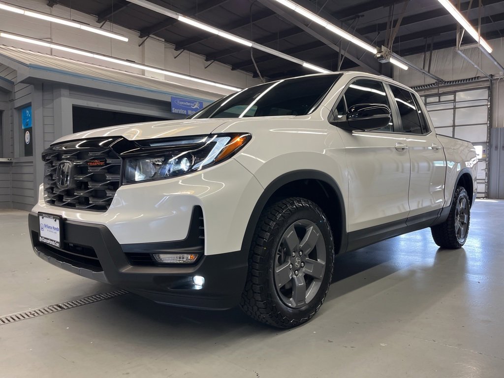 2025 Honda Ridgeline TrailSport photo 3