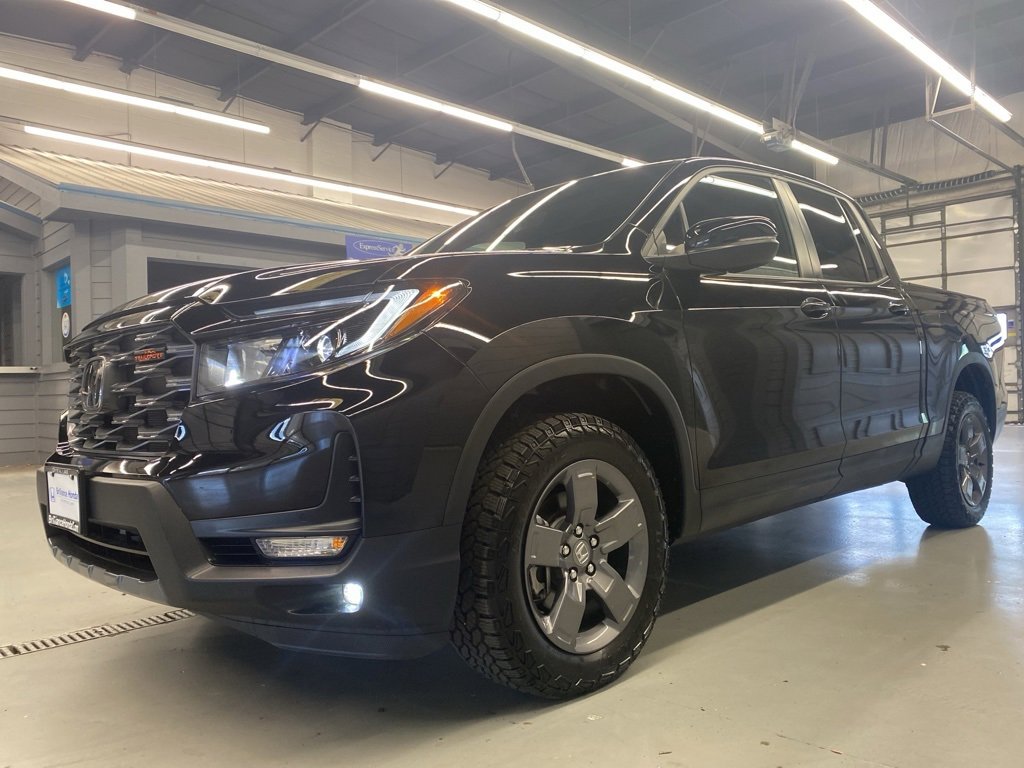 2025 Honda Ridgeline TrailSport photo 3