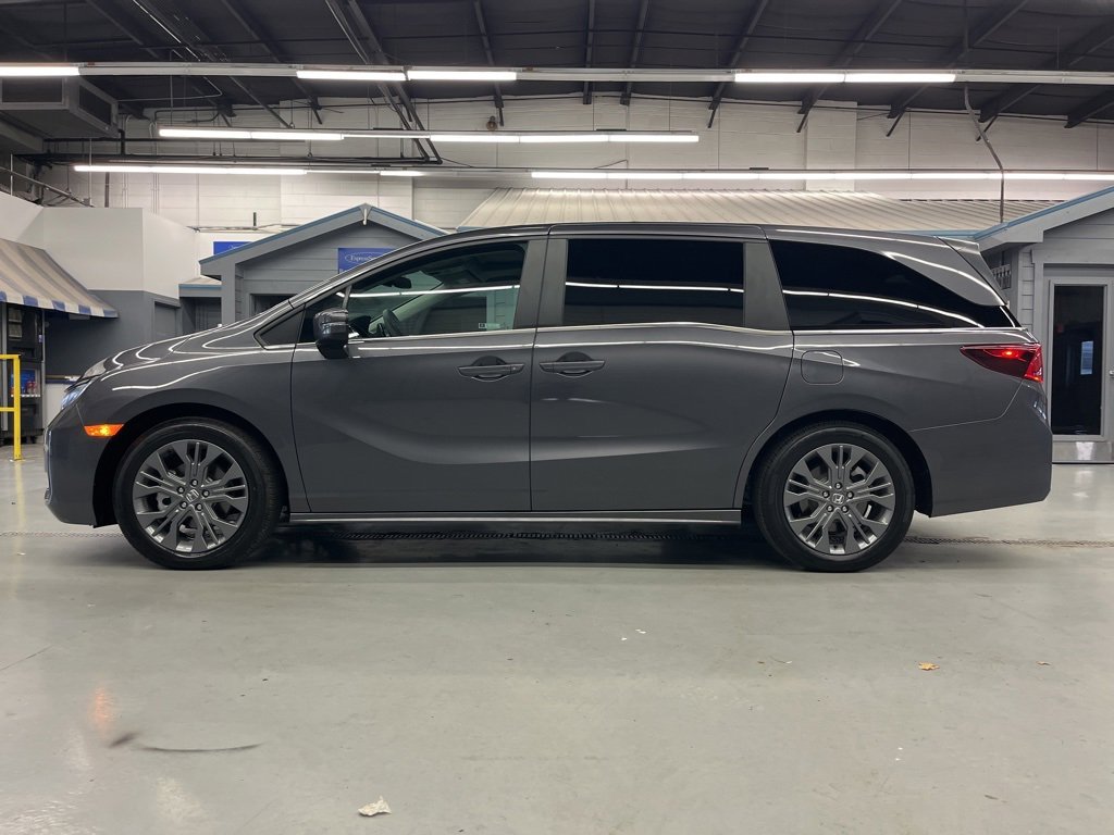 2025 Honda Odyssey Touring photo 4