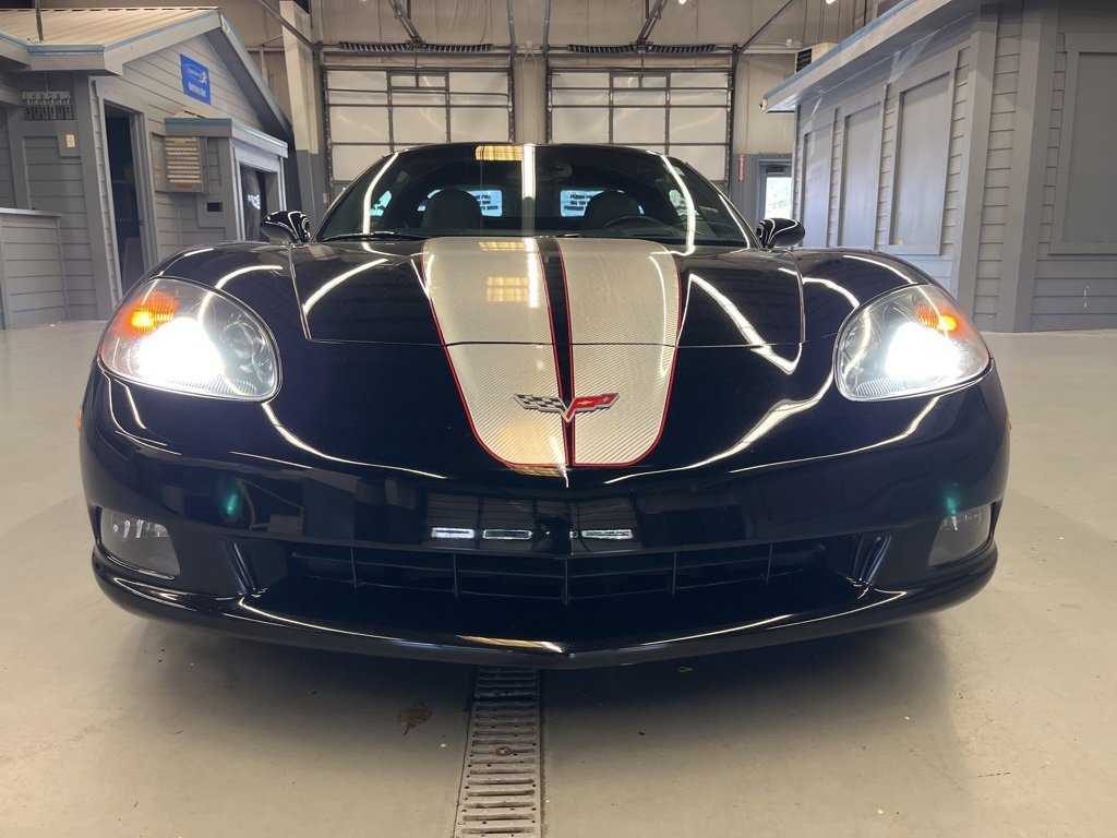 2005 Chevrolet Corvette Base photo 2