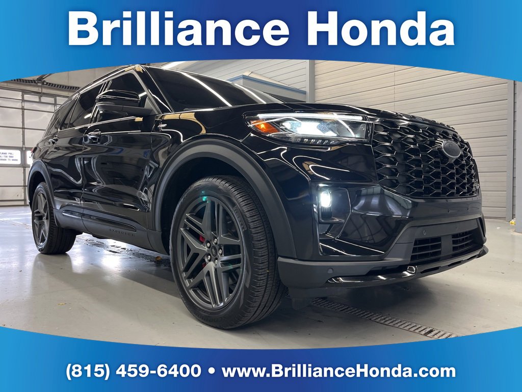 2025 Ford Explorer ST-LINE's photo