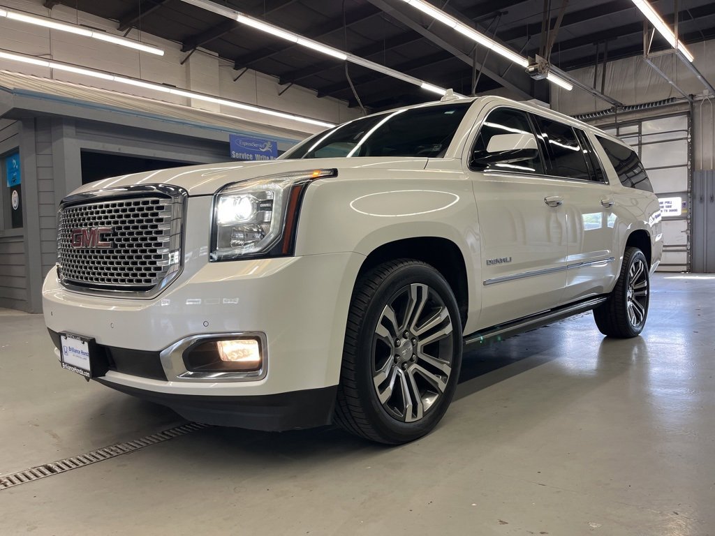 2017 Gmc Yukon XL Denali photo 2