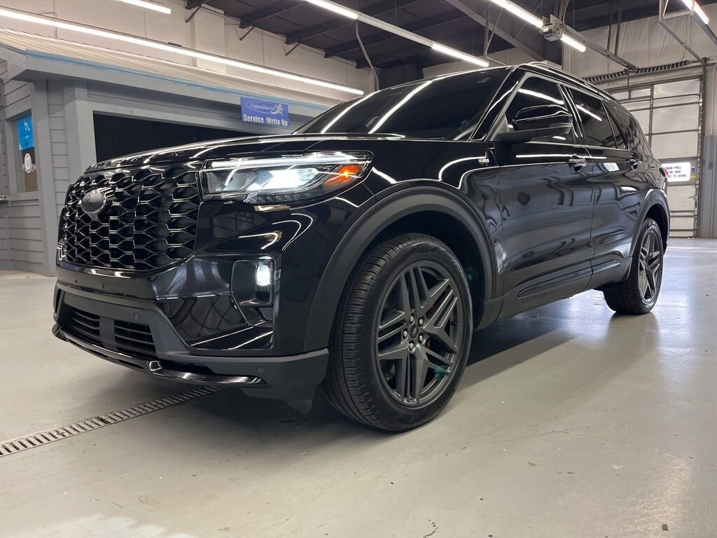Used 2025 Ford Explorer ST-Line SUV