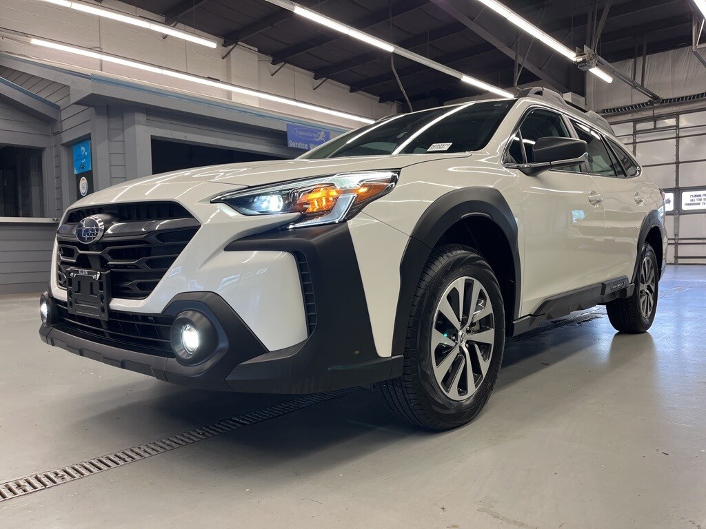2025 Subaru Outback Base photo 3