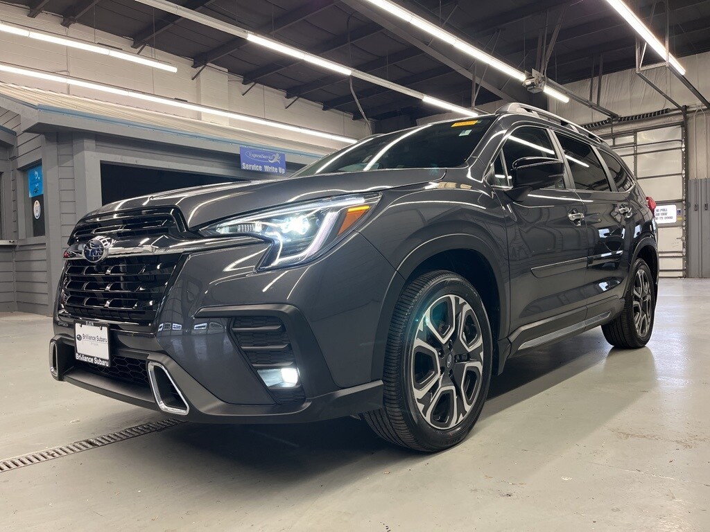 2024 Subaru Ascent Touring photo 3