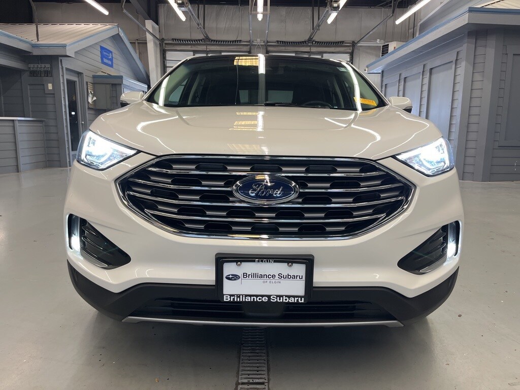 2019 Ford Edge Titanium photo 2