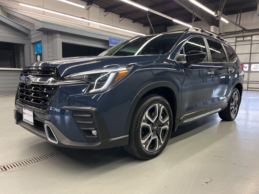 2024 Subaru Ascent Touring photo 3