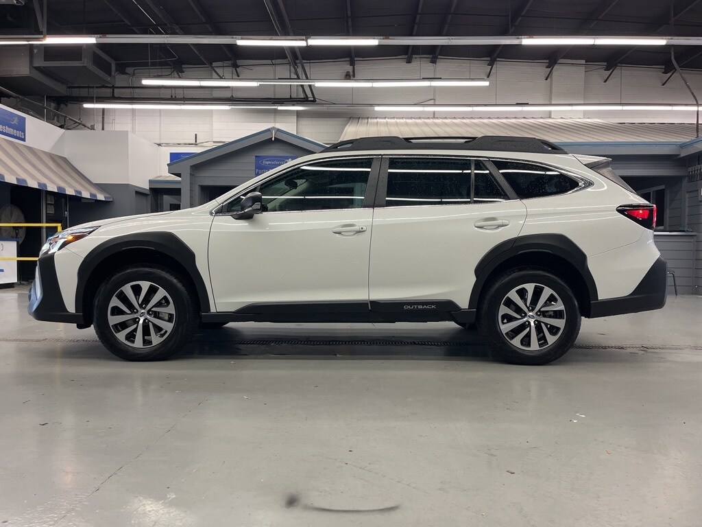 2025 Subaru Outback Base photo 4