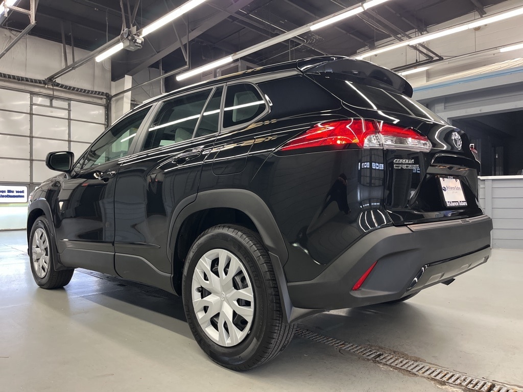 2023 Toyota Corolla Cross L photo 3