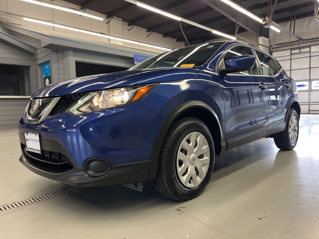 2018 Nissan Rogue Sport S photo 3