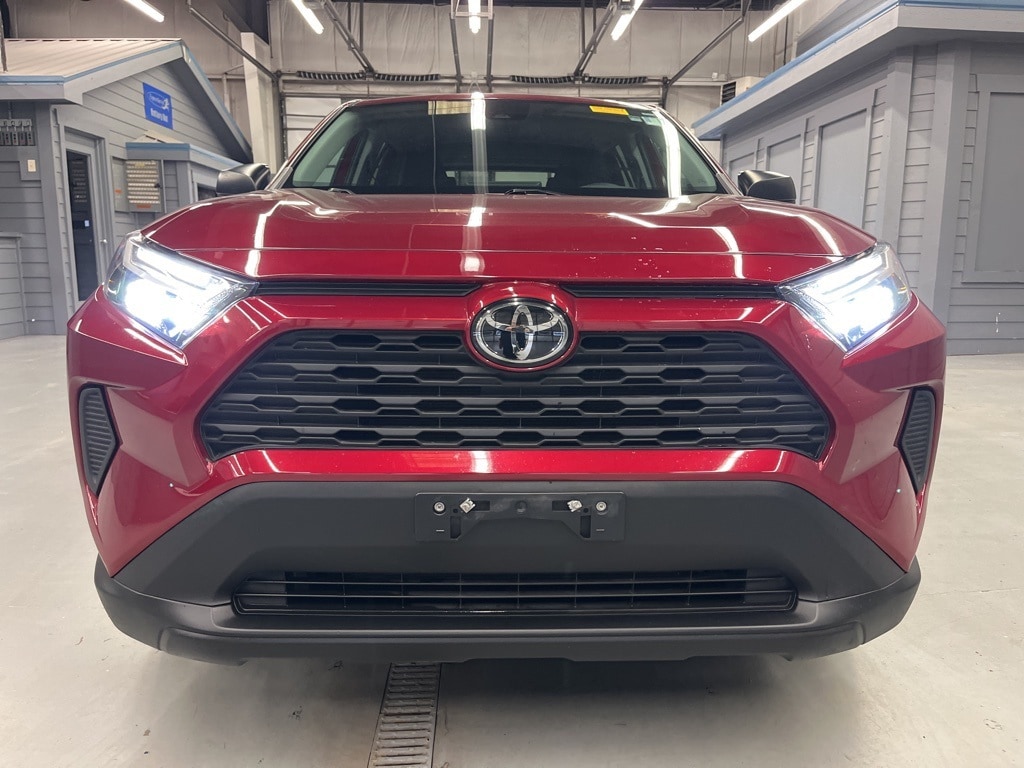 2023 Toyota RAV4 LE photo 3