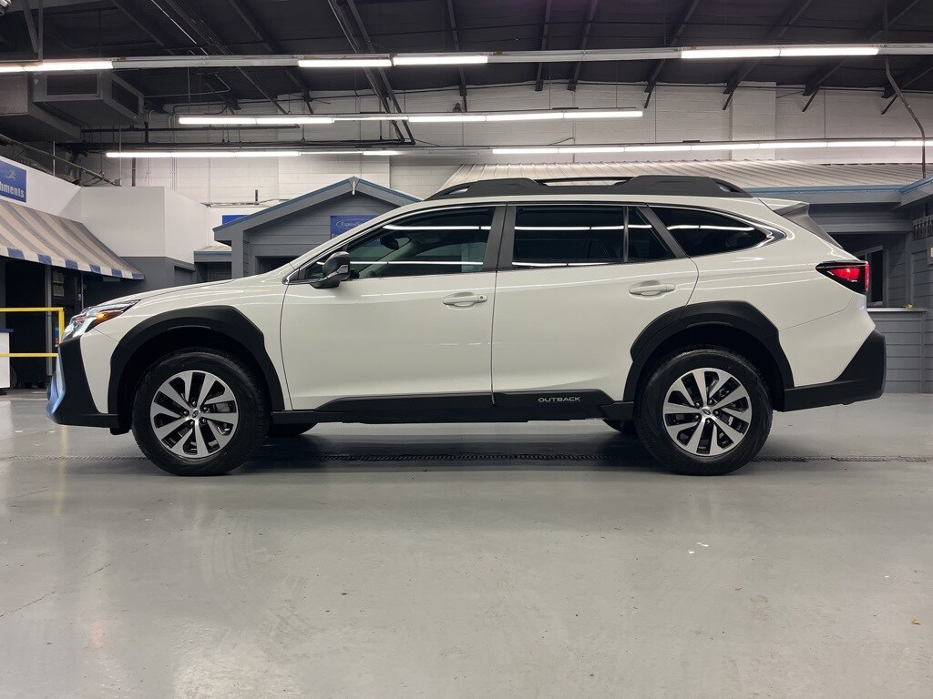 2025 Subaru Outback Base photo 4
