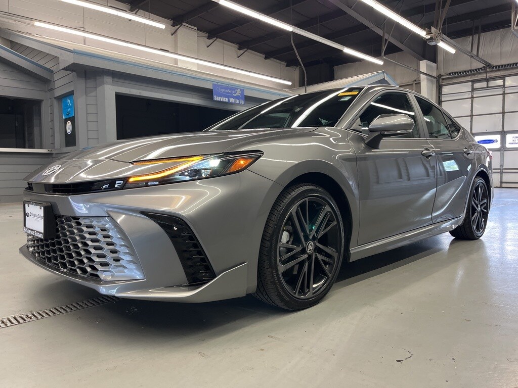 2025 Toyota Camry XSE photo 3