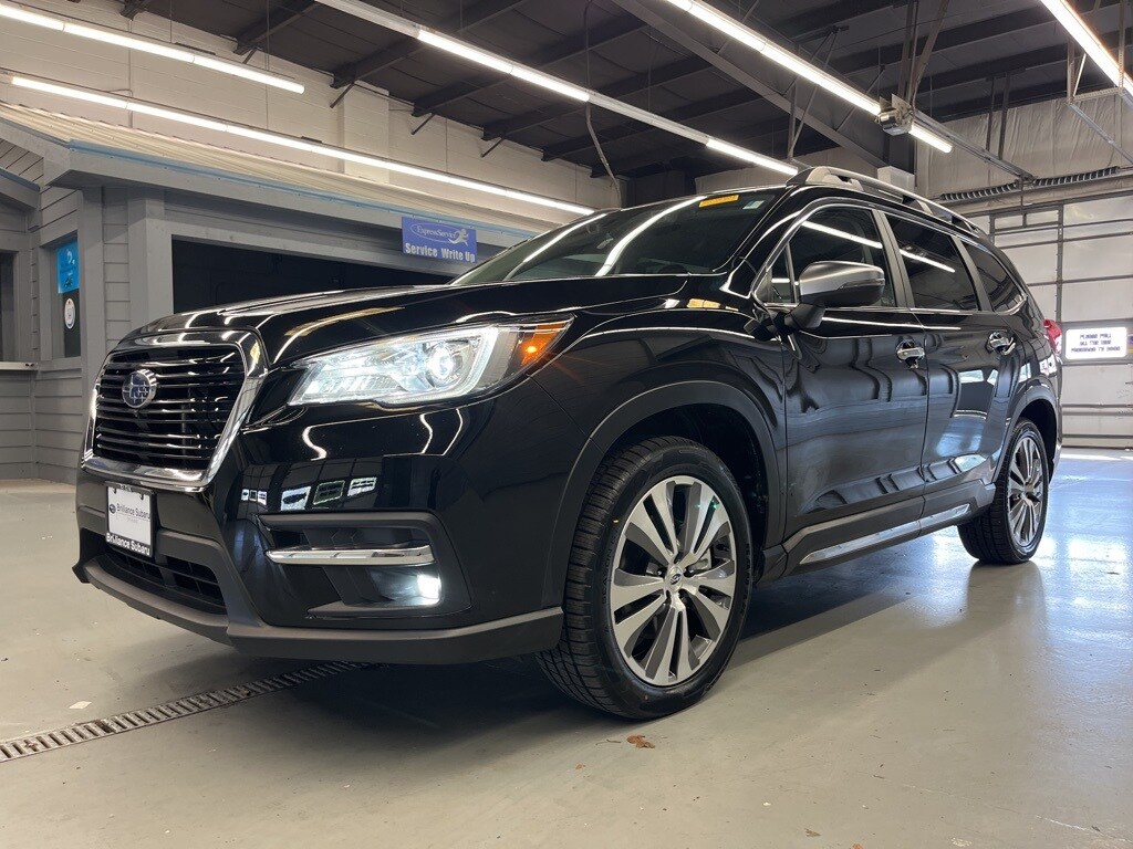 2022 Subaru Ascent Touring photo 3