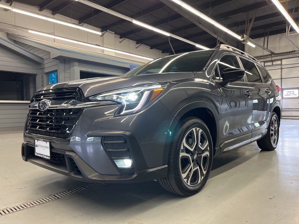 2024 Subaru Ascent Limited photo 3