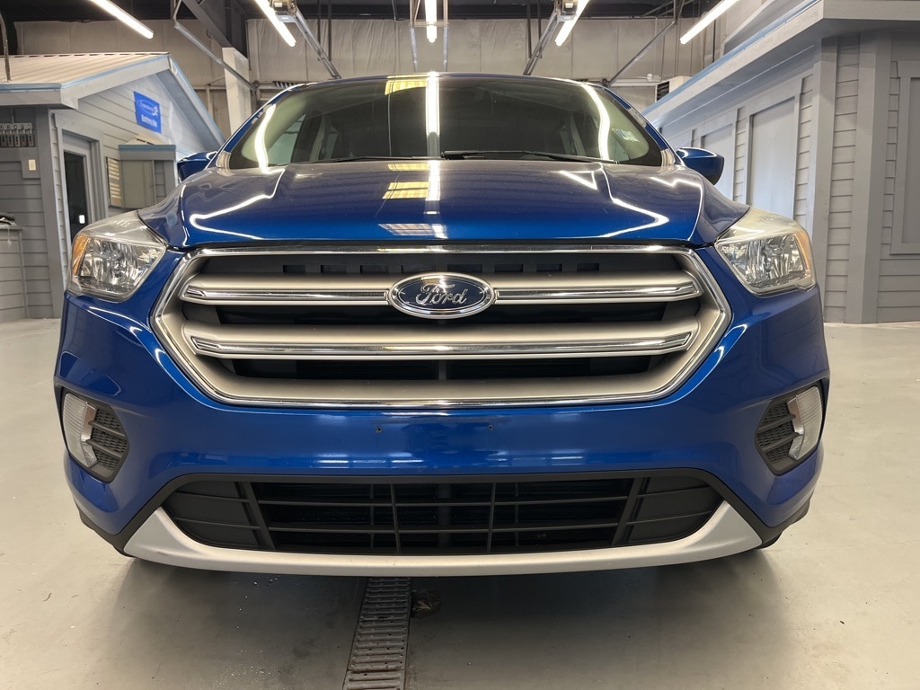 Used 2017 Ford Escape SE with VIN 1FMCU0GD7HUB59298 for sale in Elgin, IL