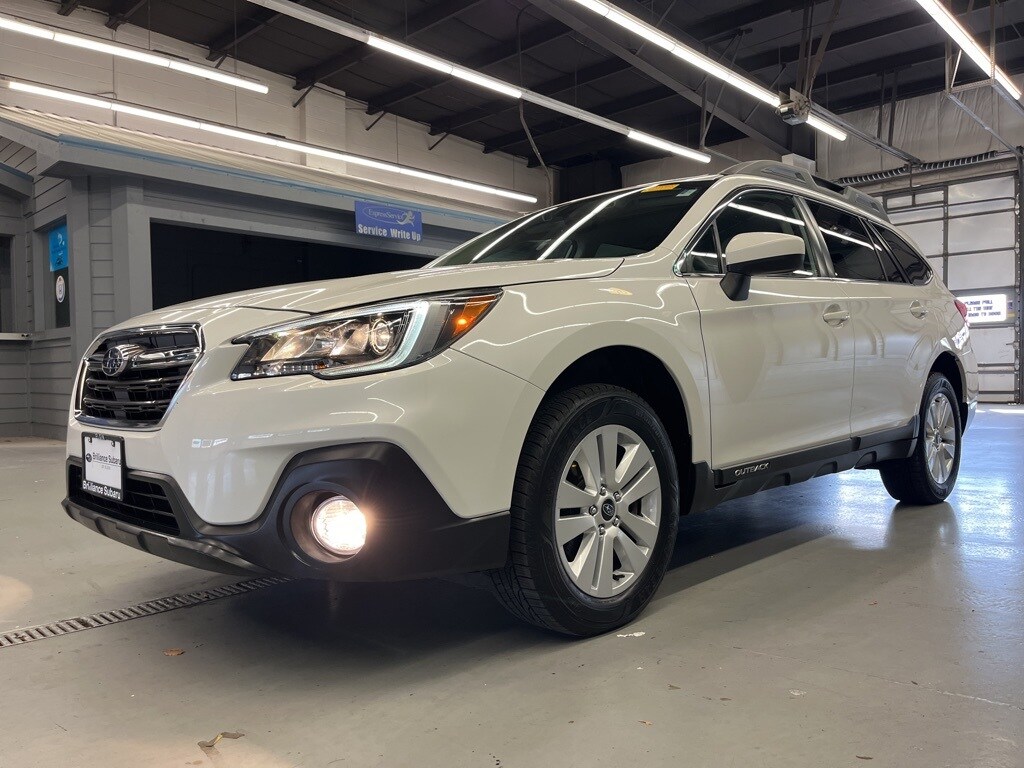 2019 Subaru Outback 2.5i Premium photo 3