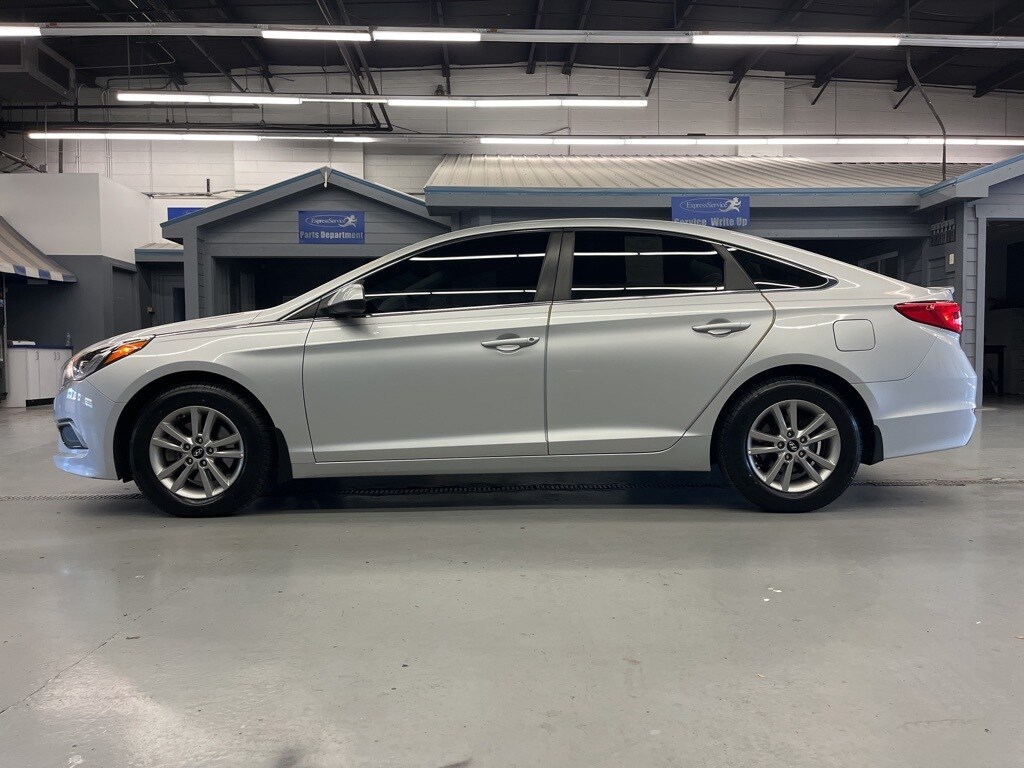 2016 Hyundai Sonata SE photo 2