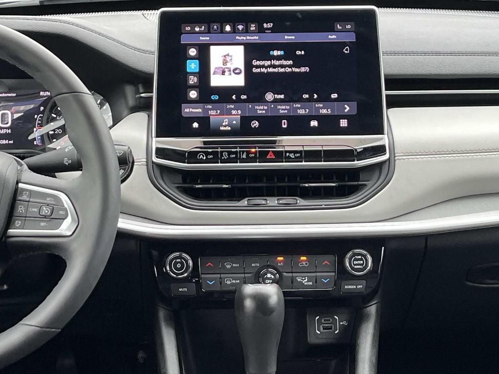 2025 Jeep Compass Limited - Photo 16