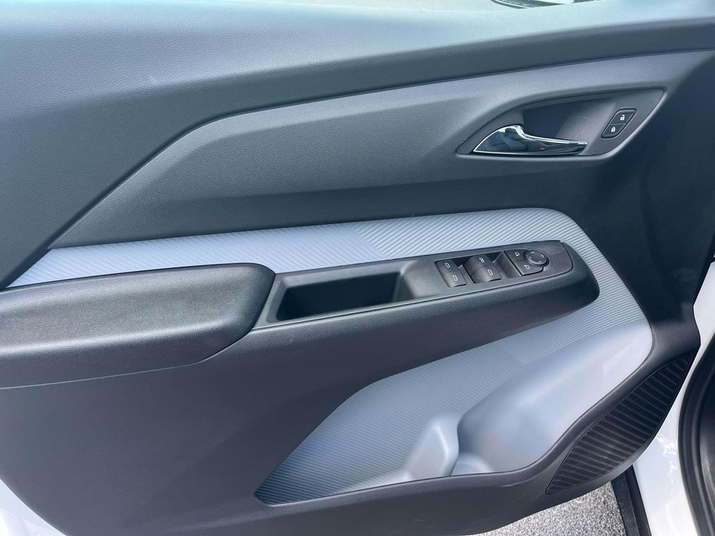 2027 Chevrolet Bolt RS - Photo 20