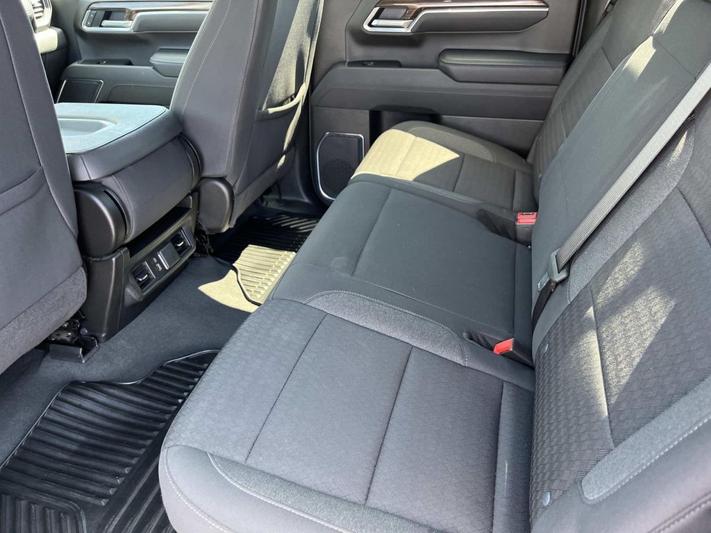 2025 Chevrolet Silverado 1500 LT - Photo 18