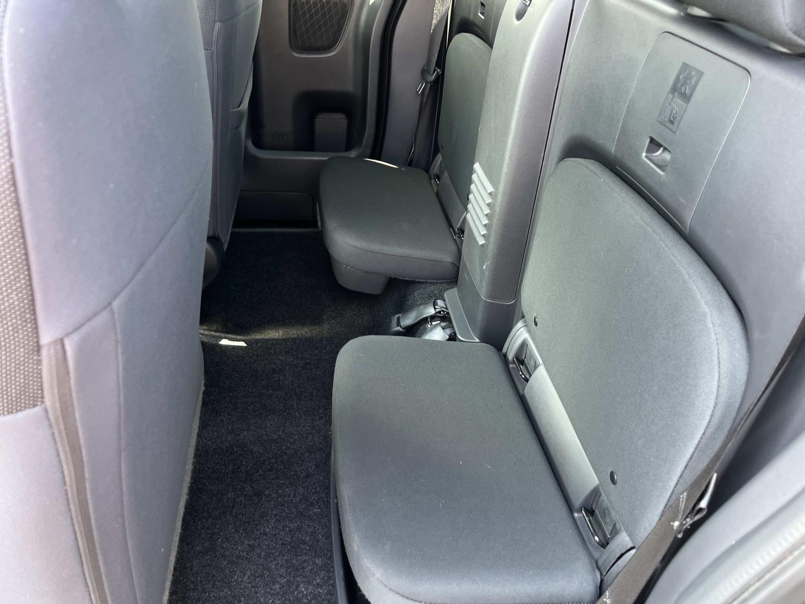 2025 Nissan Frontier SV - Photo 19