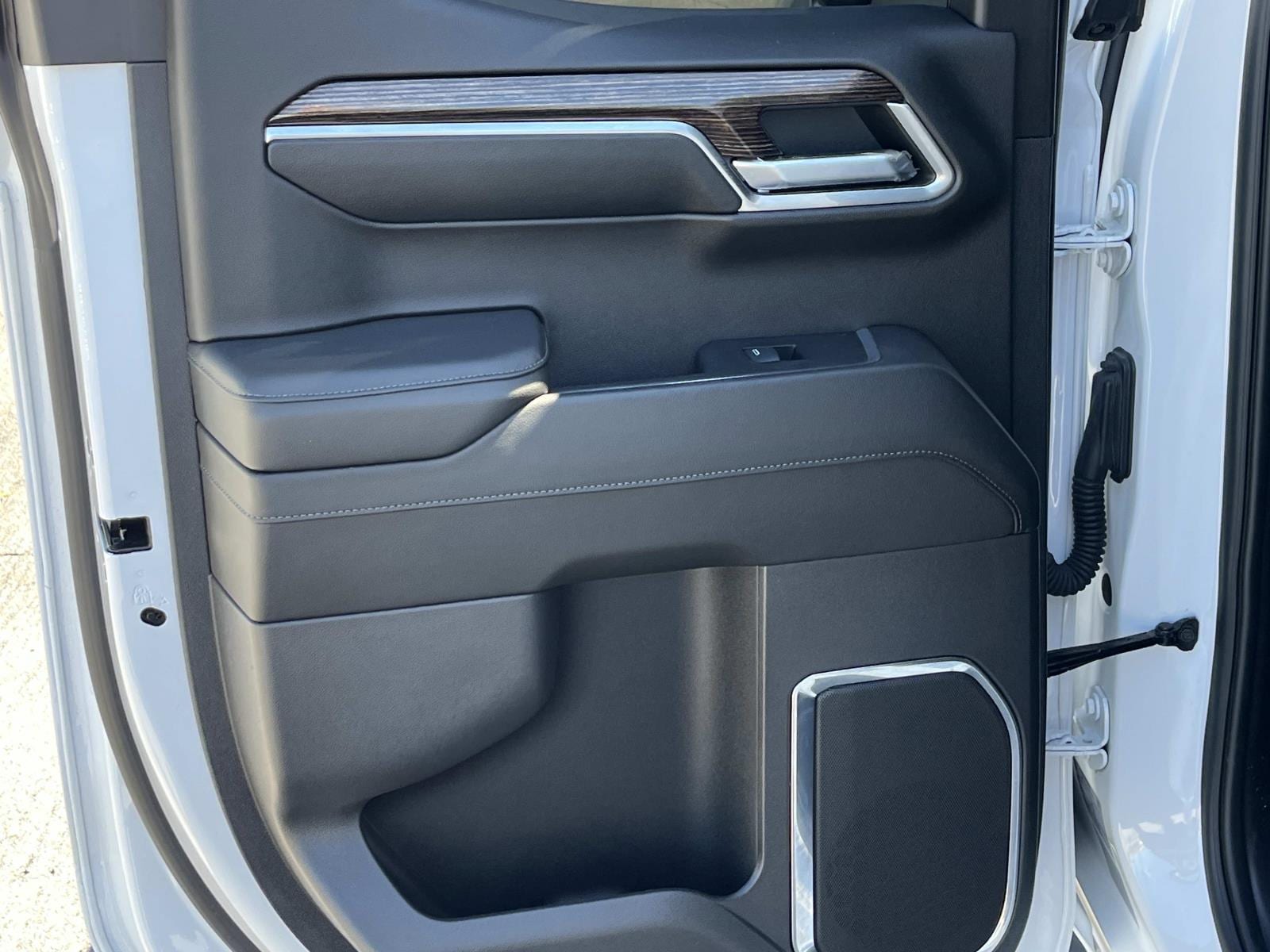 2024 GMC Sierra 1500 Elevation - Photo 17