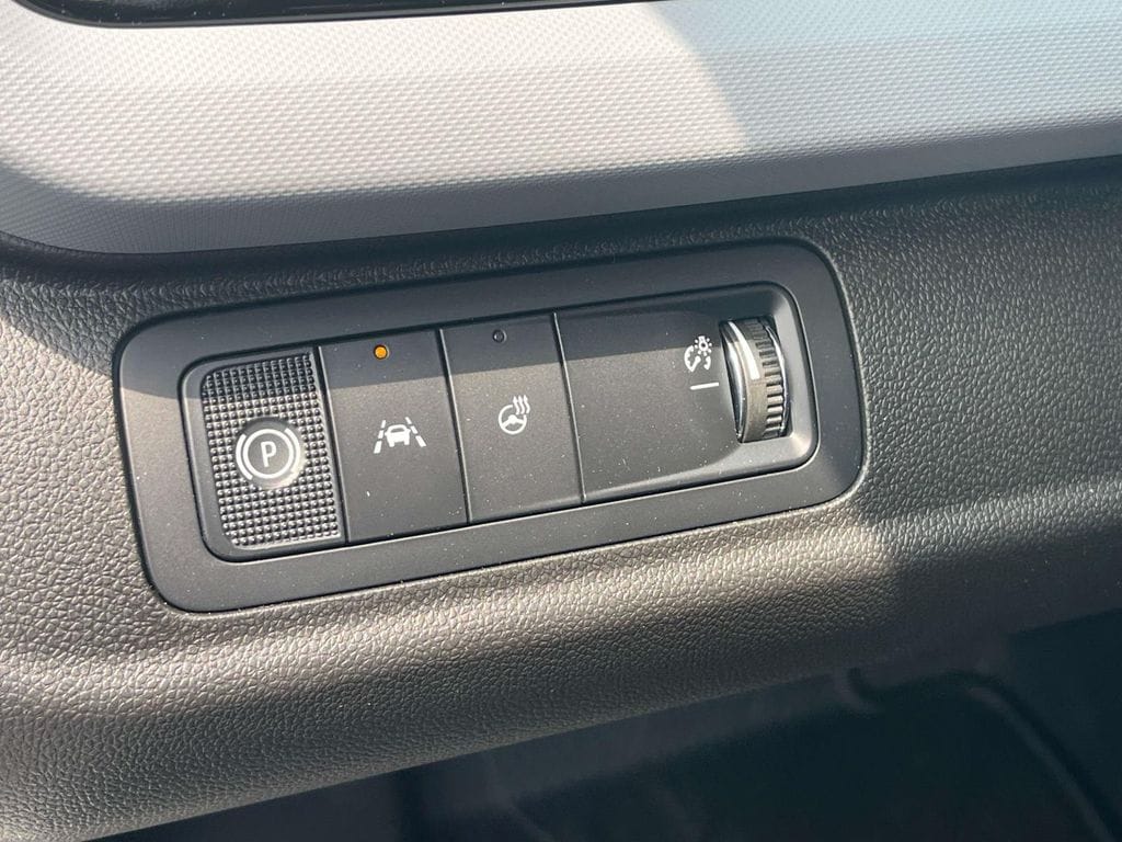 2027 Chevrolet Bolt RS - Photo 24