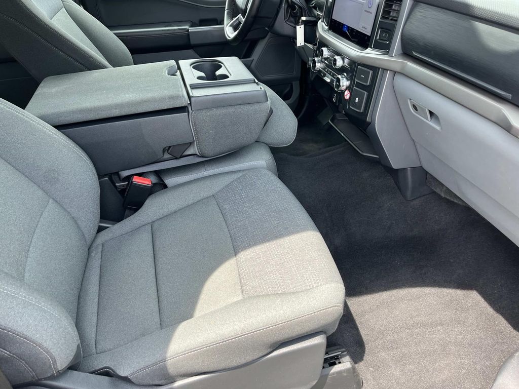 2025 Ford F-150 XLT - Photo 22