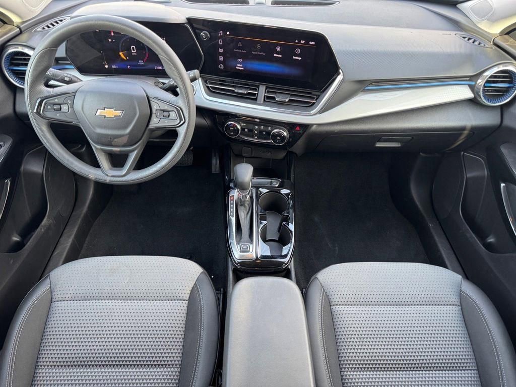 2025 Chevrolet Trax LT - Photo 10