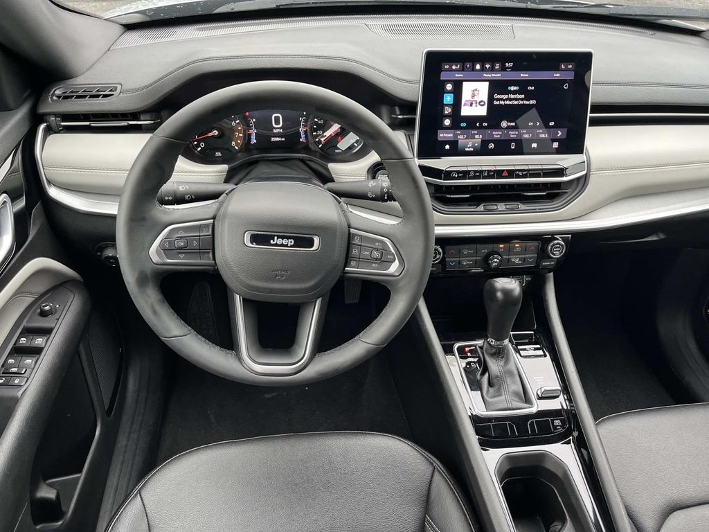 2025 Jeep Compass Limited - Photo 13