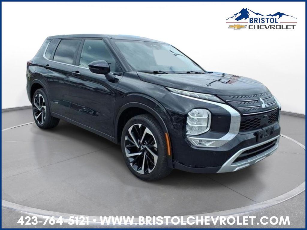 Used 2024 Mitsubishi Outlander SE