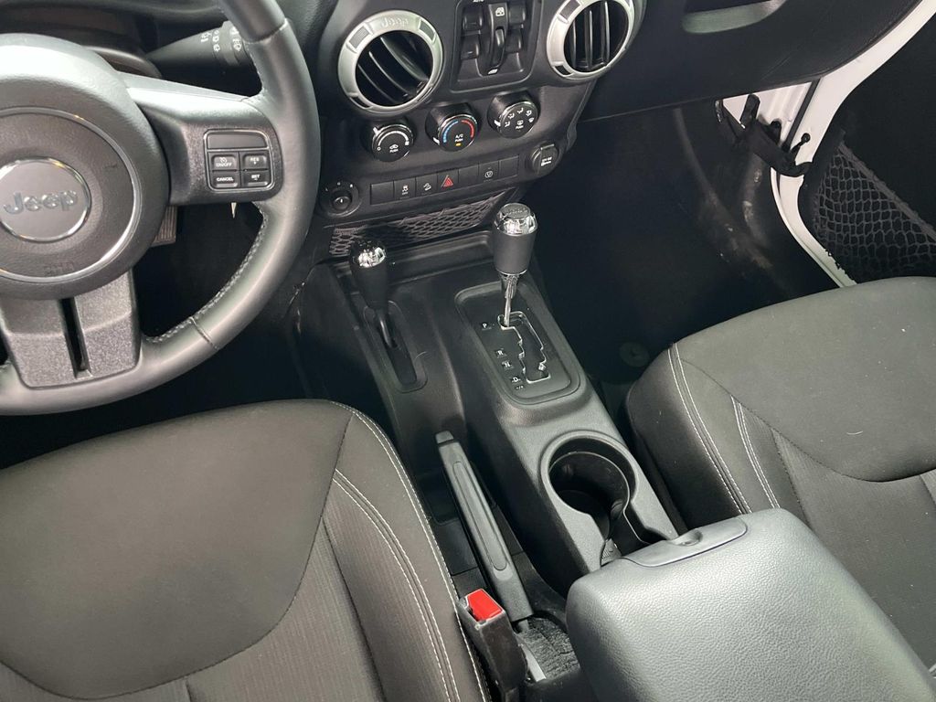 2016 Jeep Wrangler Unlimited Sahara - Photo 15