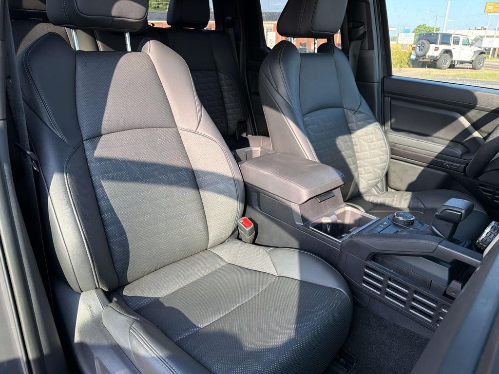 2024 Toyota Tacoma SR5 - Photo 27