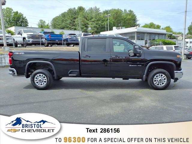 2025 Chevrolet Silverado 2500HD LT photo 2