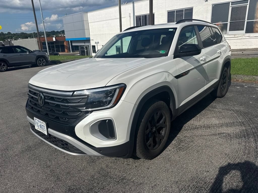 Used 2024 Volkswagen Atlas 2.0T Peak Edition SEL SUV