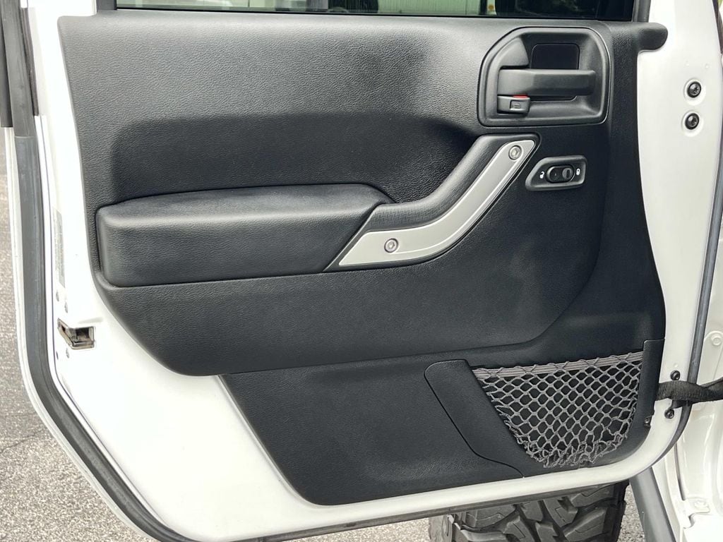 2016 Jeep Wrangler Unlimited Sahara - Photo 26