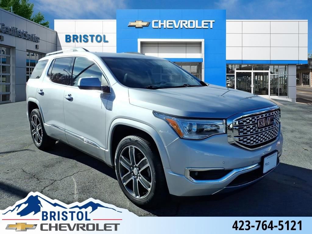 2017 GMC Acadia Denali's photo