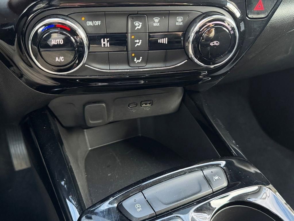2025 Chevrolet Trax LT - Photo 13
