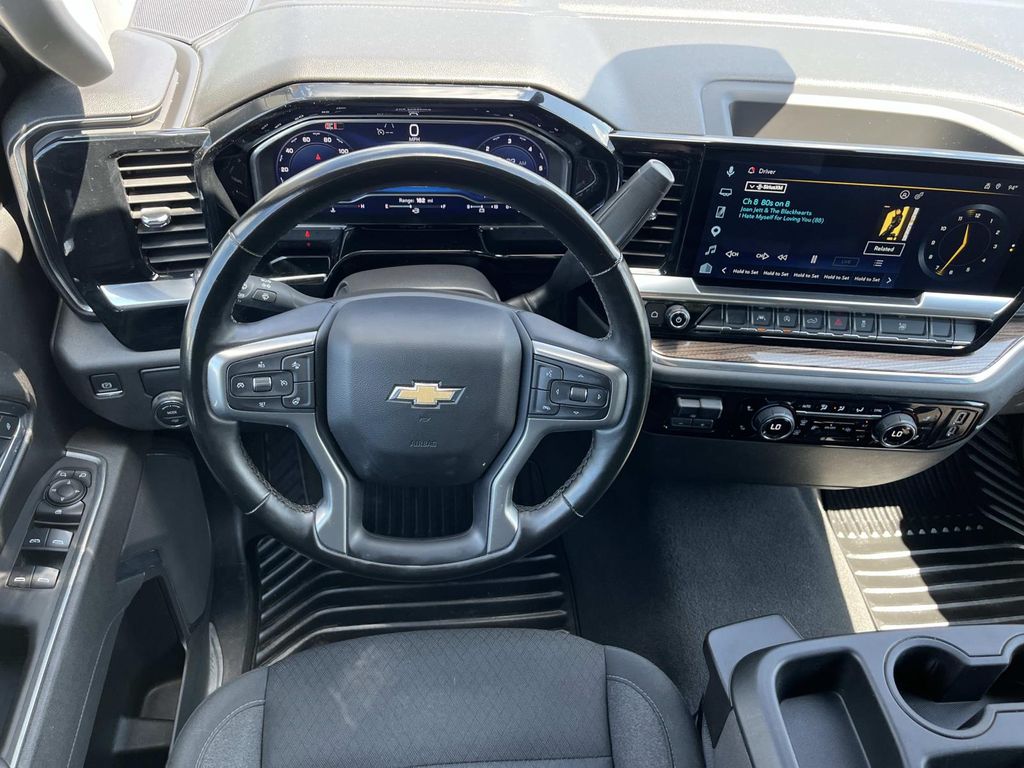 2025 Chevrolet Silverado 1500 LT - Photo 13