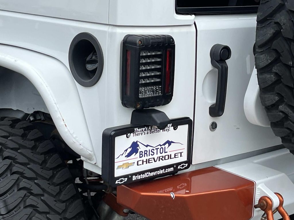 2016 Jeep Wrangler Unlimited Sahara - Photo 6