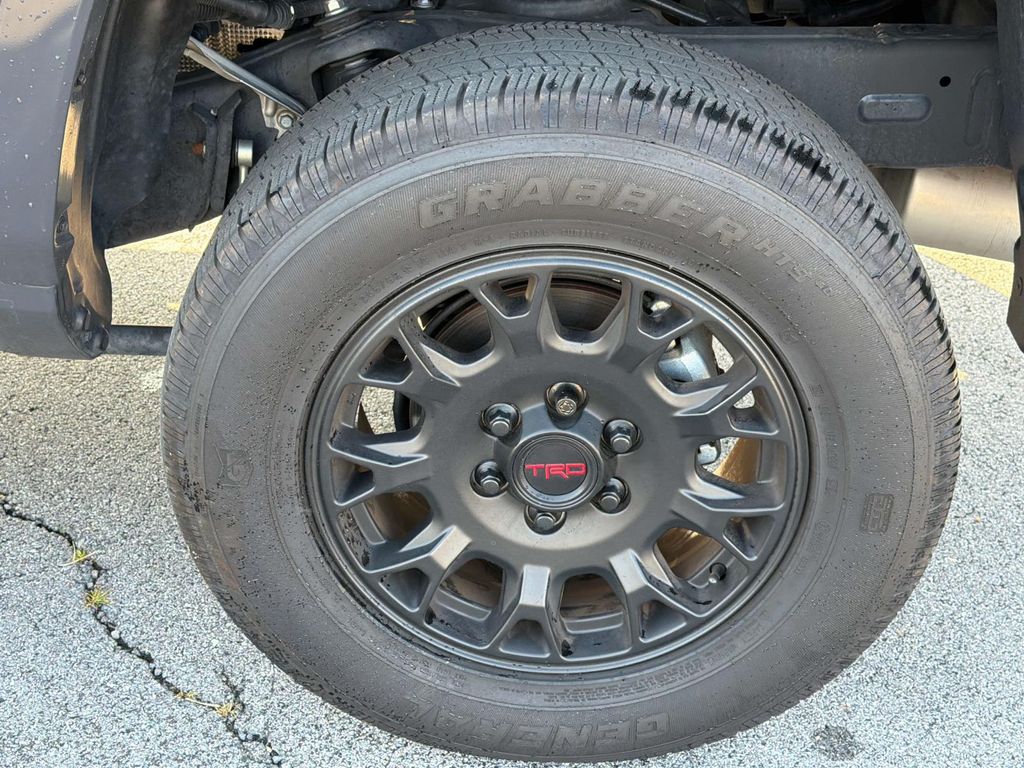 2024 Toyota Tacoma SR5 - Photo 13